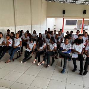 Do quadro à vida real: alunos mergulham na história do sindicalismo em Cidelândia